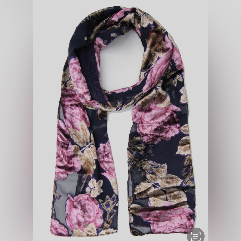 NWT Elizabeth Gillett navy velvet floral oblong scarf